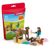 Schleich: Set da picnic con Liza e il suo cagnolino (42746)