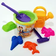 Set da 9 pezzi per la sabbiera con annaffiatoio