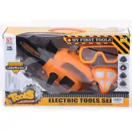 Set di attrezzi con sega elettrica e maschera