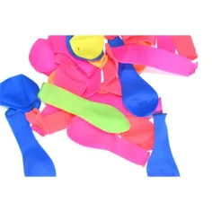 Set di oltre 100 bombe dacqua neon con riduttore da attaccare al rubinetto. immagine 2