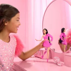 Barbie: Amiche alla moda - Bambola dai capelli neri - Mattel immagine 3