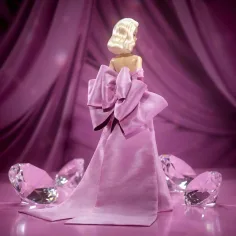 Barbie: bambola da collezione Signature Marilyn Monroe 33 cm - Mattel immagine 6