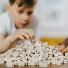 Costruisci con i mattoncini: Tower Bridge gioco di costruzione da 290 pezzi - Trefl immagine 3