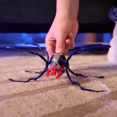 Hex Bots: Skitter Bot robot ragno interattivo – blu-rosso - Spin Master immagine 3