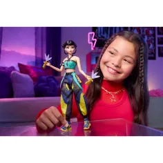 K-Pop Cacciatori di Demoni: Bambola di Moda Zoey con Armi – Mattel immagine 3