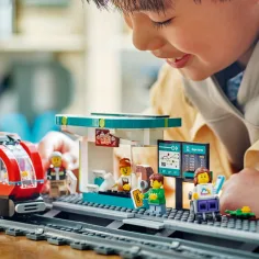 LEGO® City: Tram e fermata del centro (60423) immagine 6