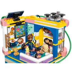 LEGO® Friends: Clubhouse di Heartlake City (42689) immagine 3