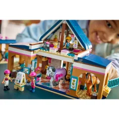 LEGO® Friends: Maneggio e scuola di equitazione (42688) immagine 9