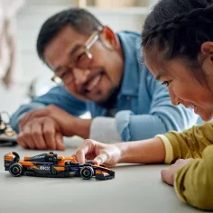 LEGO® Speed Champions: McLaren F1® Team MCL38 auto da corsa (77251) immagine 4