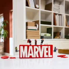LEGO® Super Heroes: logo MARVEL e minifigure (76313) immagine 3