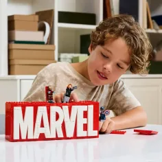 LEGO® Super Heroes: logo MARVEL e minifigure (76313) immagine 4