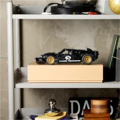 LEGO® Technic: auto da corsa Ford GT40 MKII del 1966 (42223) immagine 5