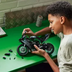 LEGO® Technic: Kawasaki Ninja H2R motocicletta (42170) immagine 5