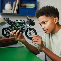 LEGO® Technic: Kawasaki Ninja H2R motocicletta (42170) immagine 6