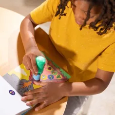 Melissa&Doug: Sticker WOW! Timbro adesivo – Dinosauro – Spin Master immagine 3