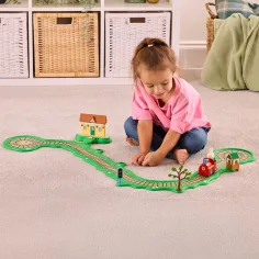Peppa Pig set di gioco Whizz-Around Coniglio Rebecca con treno rosso immagine 4