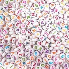 PlayBox: Set di perline bianche con lettere rotonde da 750 pezzi