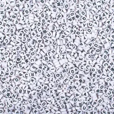 PlayBox: Set di perline di plastica con lettere da 250 pezzi