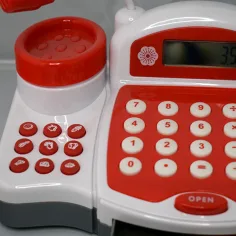 Registratore di cassa elettrico rosso con denaro giocattolo, prodotti e suoni immagine 5