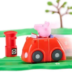 Whizz-Around Peppa maialino con auto rosso set di gioco immagine 3