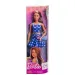 Barbie: bambola Fashionista alla moda con abito blu e misuratore di glicemia - Mattel