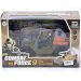 Jeep militare con armi e soldato