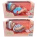 Neonato con cappellino e tutina in diverse varianti