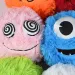 Palle di peluche Fuzzy Monsters in diverse varianti 23 cm