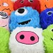 Palle di peluche Fuzzy Monsters in diverse varianti 23 cm