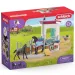 Schleich: Horse Club - Set da gioco con box per cavalli con giumenta e puledro (42611)