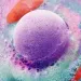 So Bomb: Bomba da bagno in dispenser sferico, con charm a sorpresa