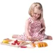 Vassoio da colazione in legno con accessori tagliabili