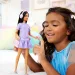 Barbie: Fashionista Amiche stilose bambola di moda con cuffie in abito viola – Mattel immagine 5